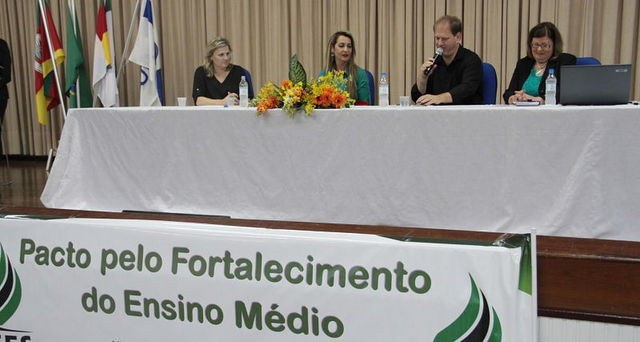 07102015__FORMAO_DE_PROFESSORES_ANA_BOBRZY_site.jpg