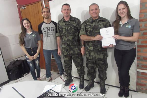 estudantes policia ambiental.jpg
