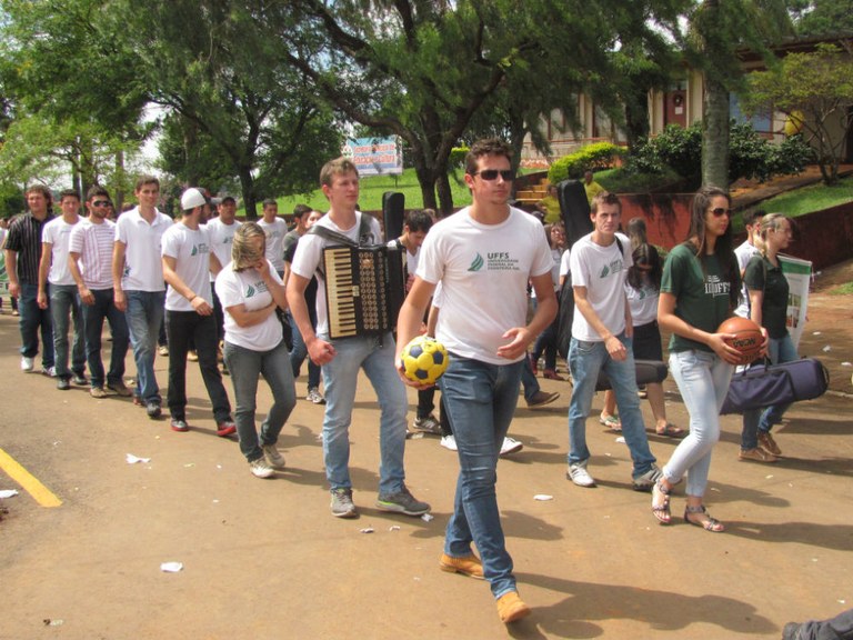 02-12-2013 - Desfile.jpg