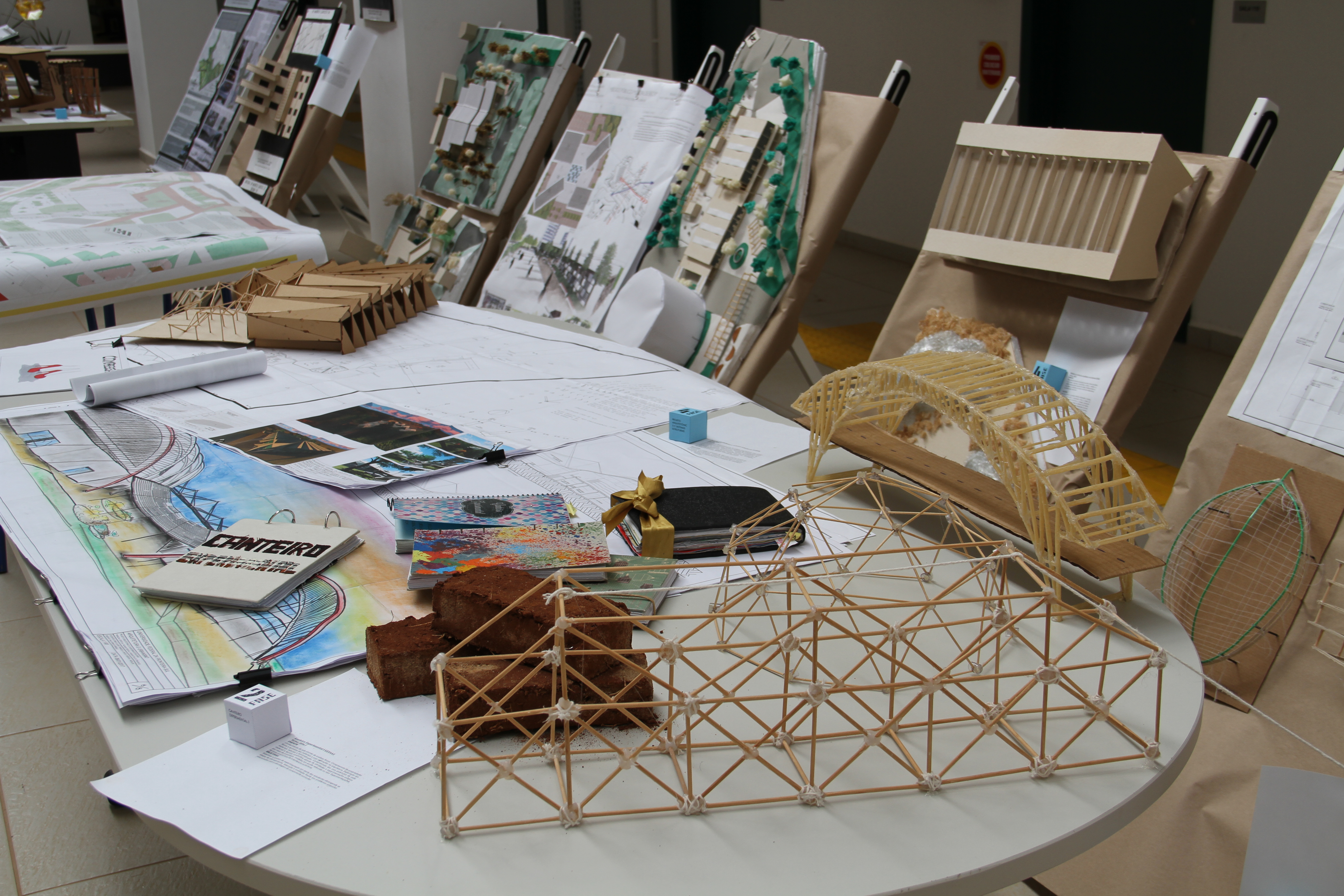 10042017 Exposição Arquitetura e Urbanismo-Dolisete Levandoski (28).JPG
