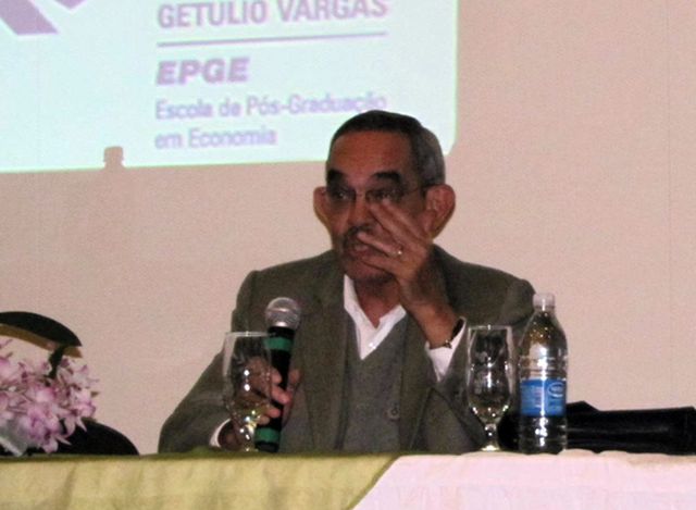 13-08-2013 - Macroeconomia3.jpg