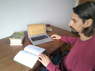 Na foto Ricardo Favaretto Antunes, egresso do Mestrado em Agroecologia e Desenvolvimento Rural Sustentável.