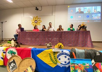 Foto da mesa de abertura do Curso de Aperfeiçoamento “Formação Continuada de Educadores Escola da Terra”.