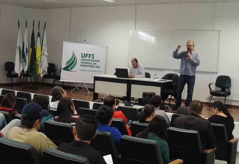 Guilherme Maier e Lisandro Cesar Vieira abordam crise no mundo de trabalho