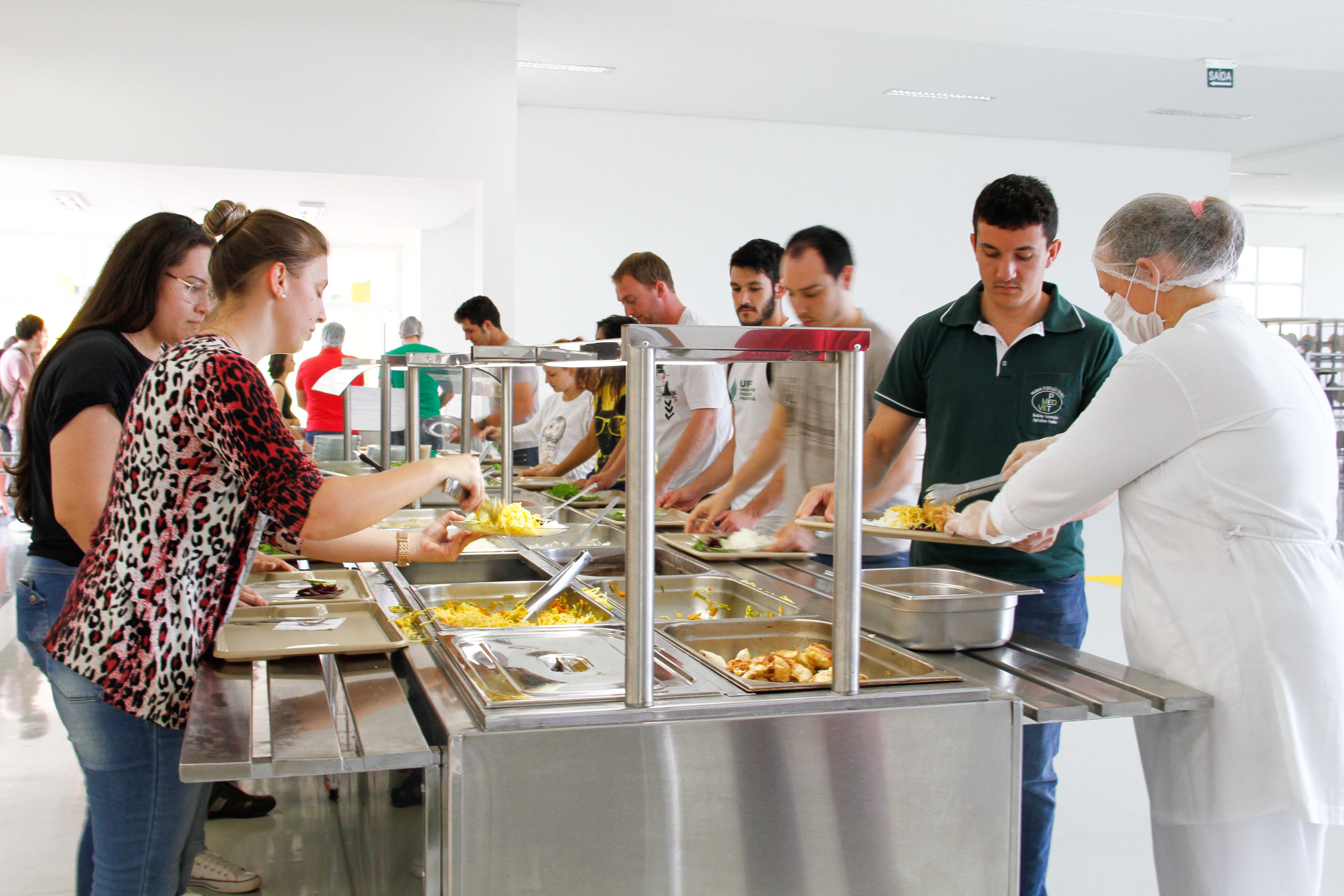 As refeições atendem às exigências de uma dieta equilibrada, observando padrões de qualidade e segurança alimentar