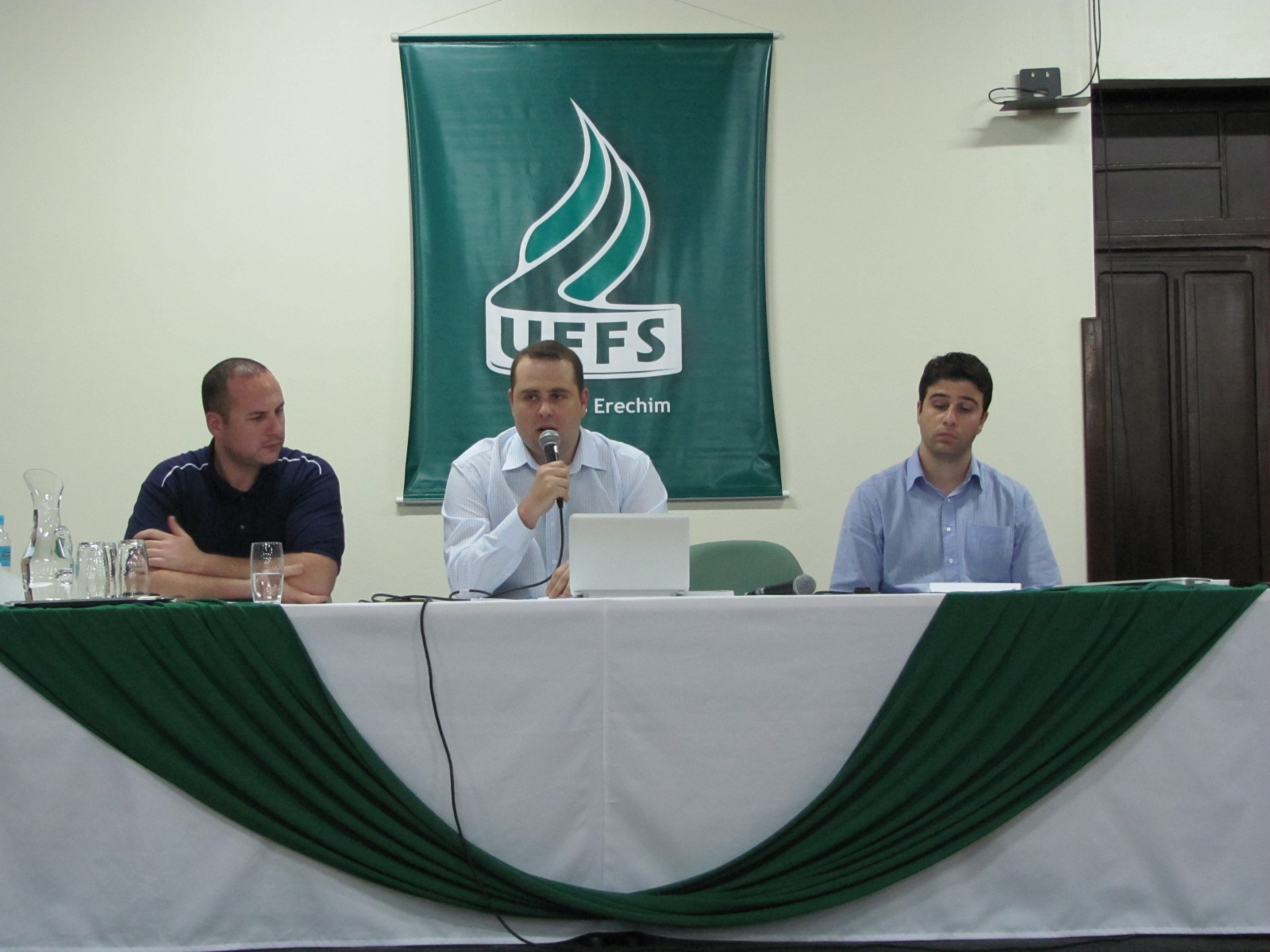 21-10-2011 - Deabte.jpg