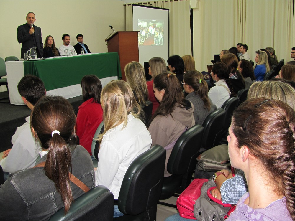 23-04-2013 - Novos estudantes.jpg