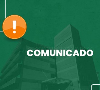 imagem com fundo verde escuro e a foto de um prédio da universidade. No topo da imagem o desenho de círculo laranja com um ponto de exclamação dentro em branco. Do lado está escrito: Comunicado