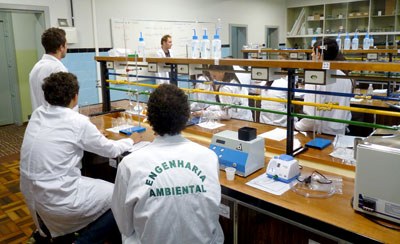 10-05-2012 - Laboratórios.jpg