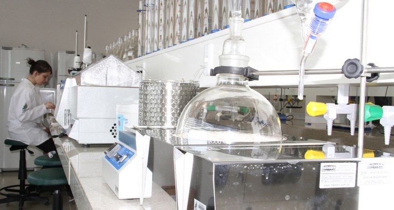 Mais equipamentos de laboratórios (1).JPG